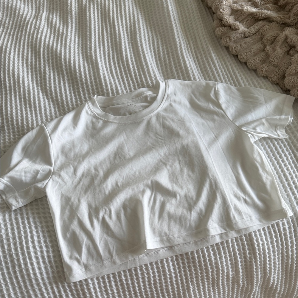 Shein White Cropped T-Shirt
